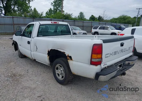2002 Chevrolet Silverado 1500 z USA, uszkodzony, nr VIN 1GCEC14W12Z156077